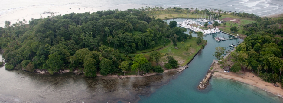 Turtle Cay es una Marina en Panamá desarrollando 400 acres de propiedad frente playas virgenes de la costa caribeña 